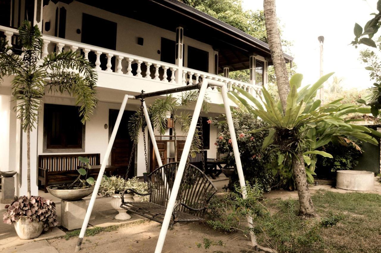 Happy Banana Hotel Unawatuna Exterior photo